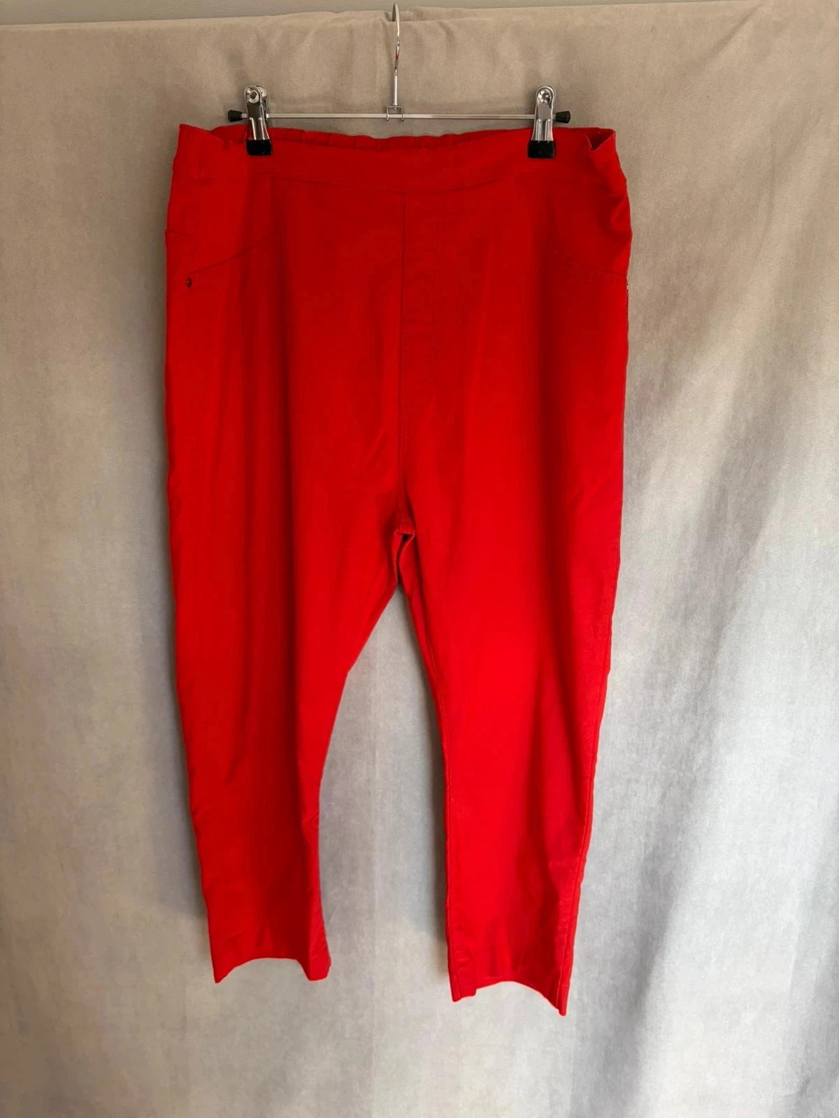 Pantacourt rouge taille 5